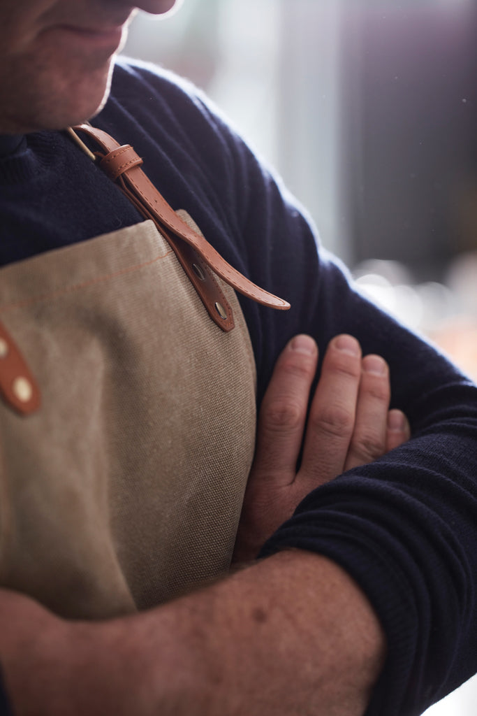 VINGA Asado Apron - Brown