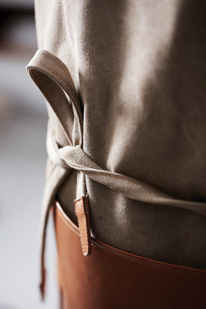 VINGA Asado Apron - Brown