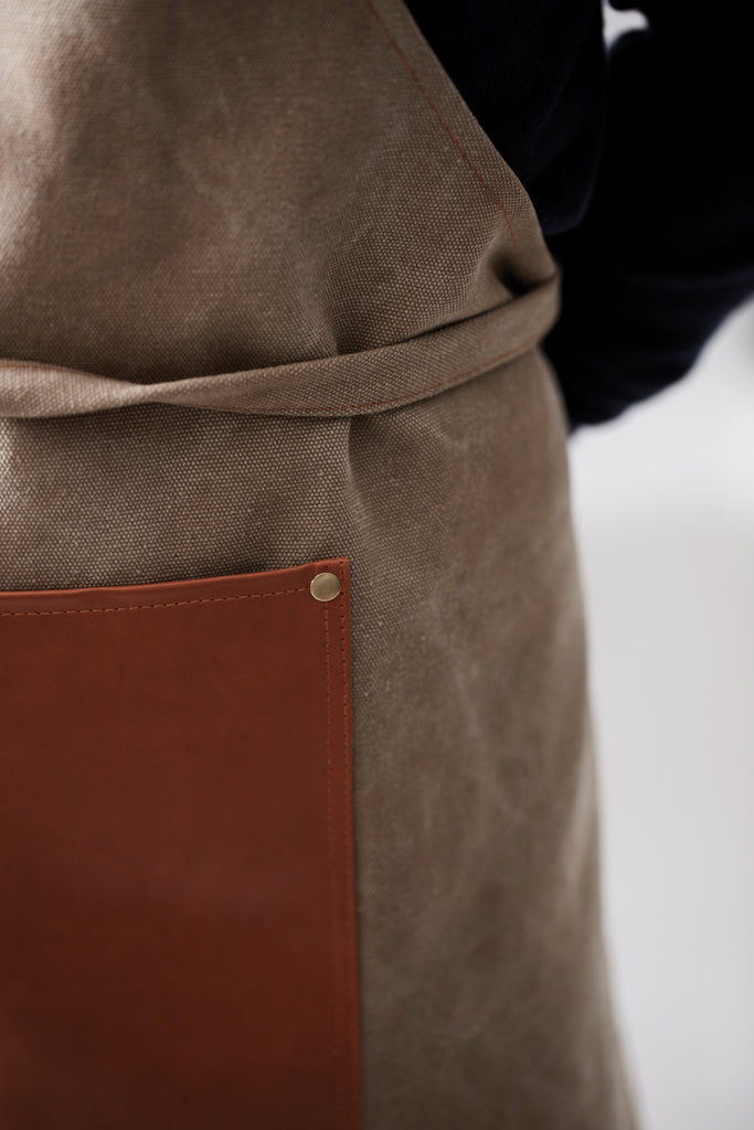 VINGA Asado Apron - Brown