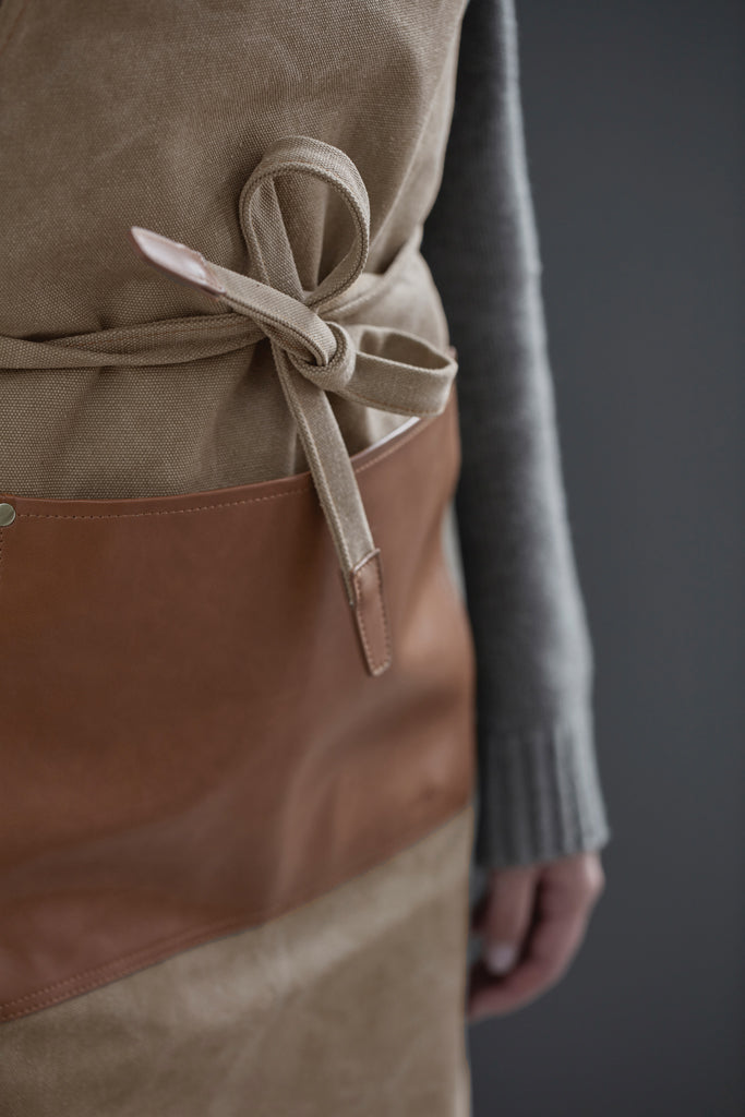 VINGA Asado Apron - Brown