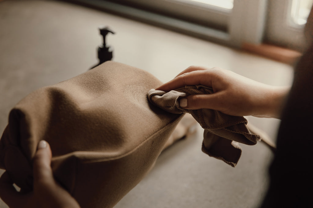 VINGA Sloane toiletry bag RCS recycled polyester - Brown