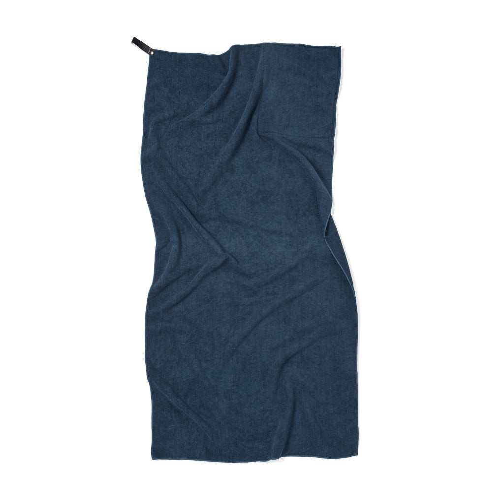 VINGA GRS RPET active dry towel 140 x 70cm - Blue