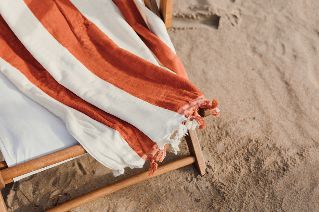 VINGA Valmer beach towel - Red