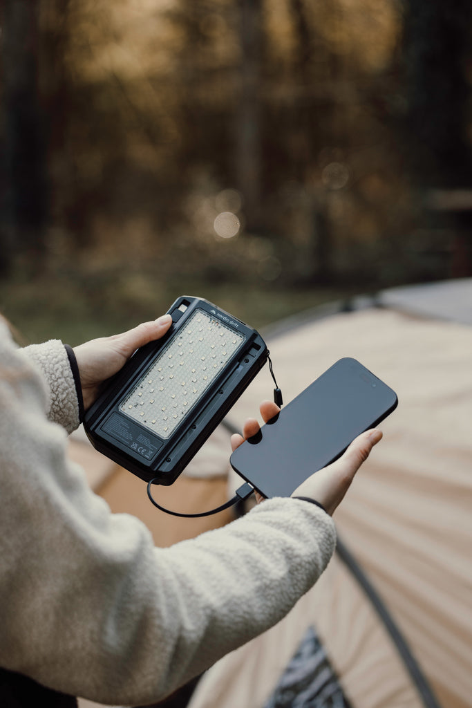 Nordic Drift Titan 10.000mAh solar powerbank with 3 panels - Black