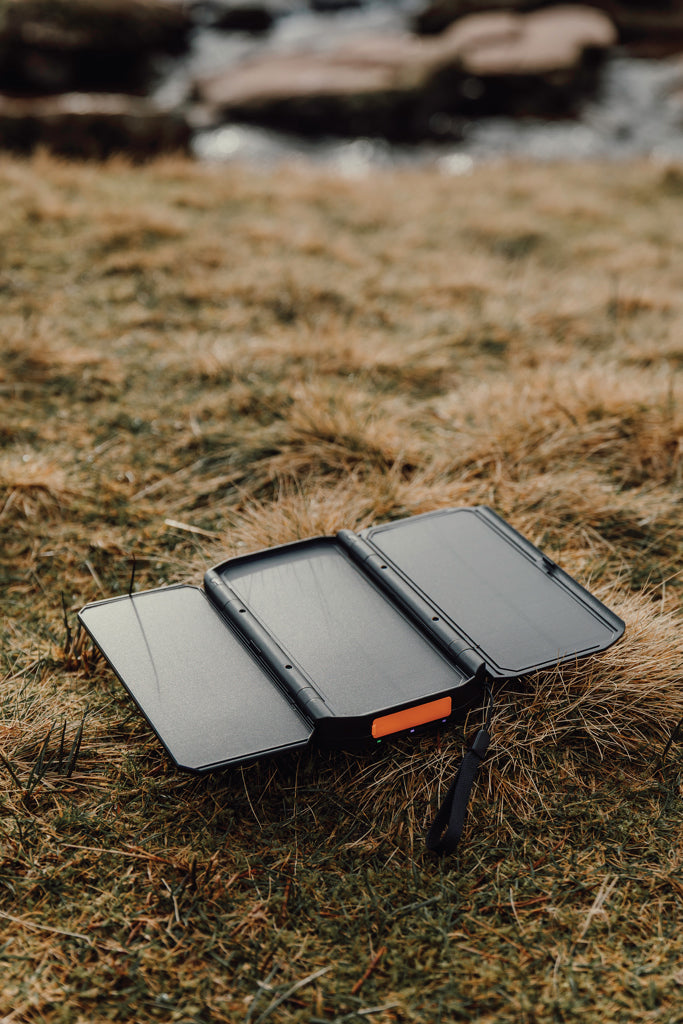 Nordic Drift Titan 10.000mAh solar powerbank with 3 panels - Black
