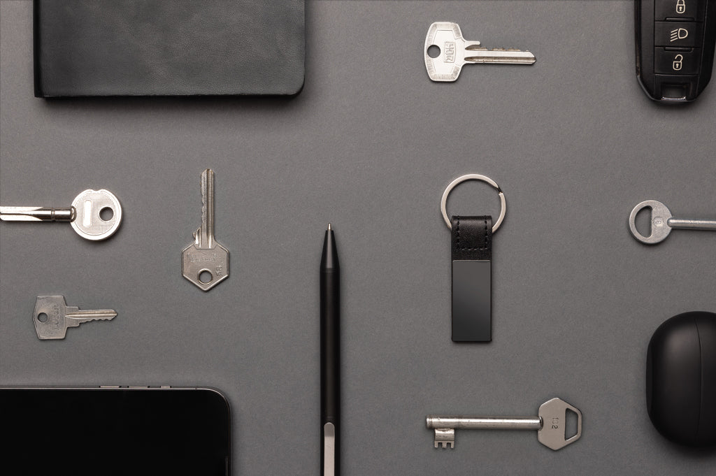 Luxury PU keychain RCS recycled zinc alloy - Black