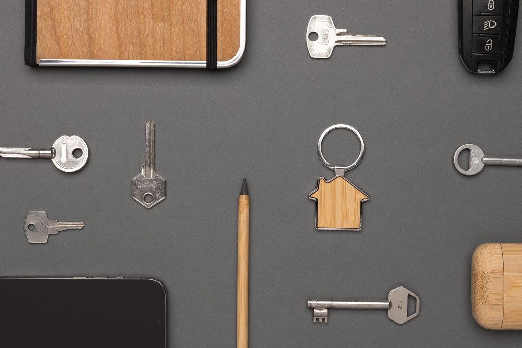 RCS recycled zinc alloy house keychain with bamboo - Silver