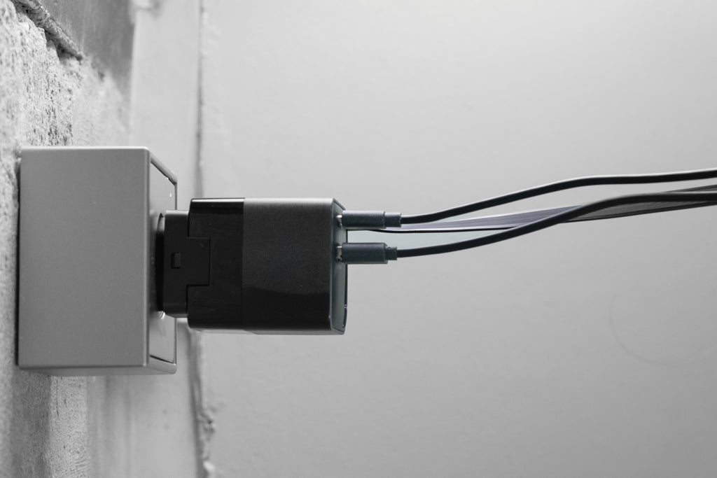 Urban Vitamin Mendocino 65W GaN charger retractable cable - Black