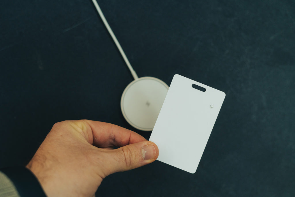 Findit RCS rplastic ultra-thin finder card rechargeable - White