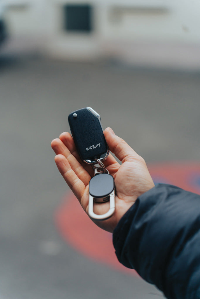 Keyfinder keychain with worldwide locating and USB C - Black