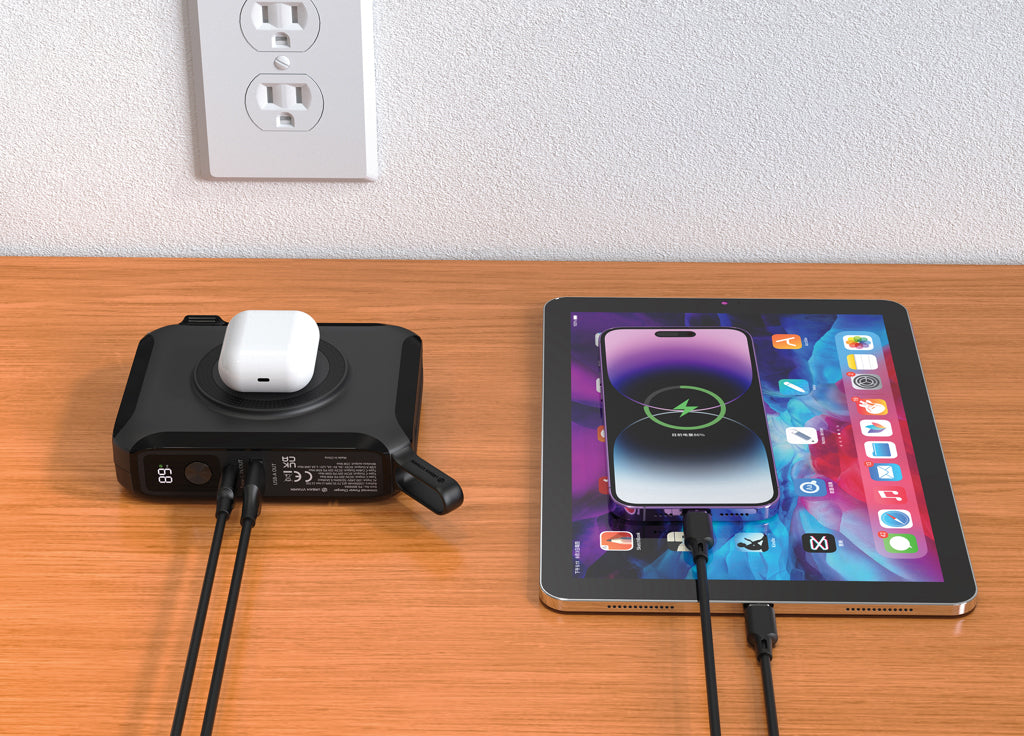 Urban Vitamin Oxnard 5 in 1 65W universal charger - Black