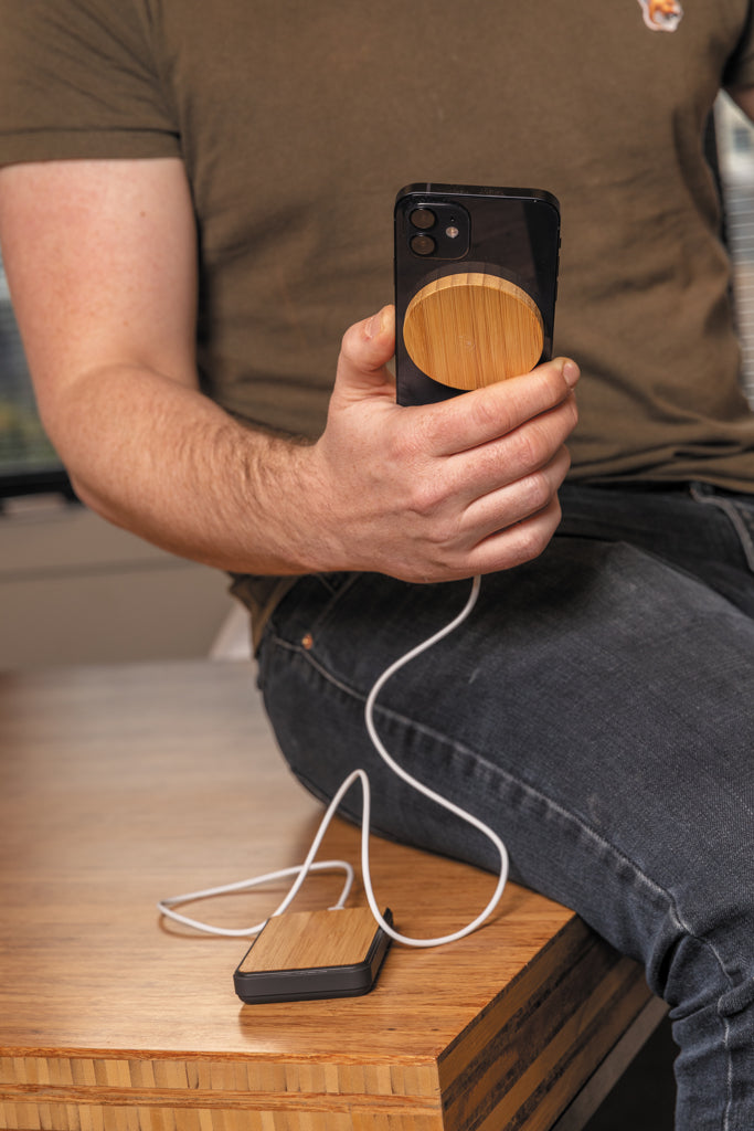 10W bamboo magnetic wireless charger - Brown
