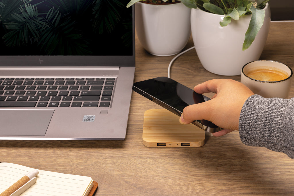 Bamboo 10W wireless charger with USB - Brown