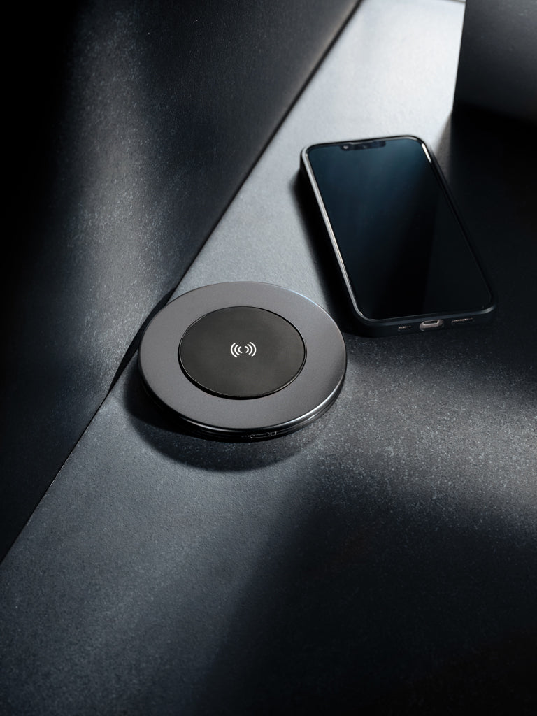 Terra RCS recycled aluminium 10W wireless charger - Grey