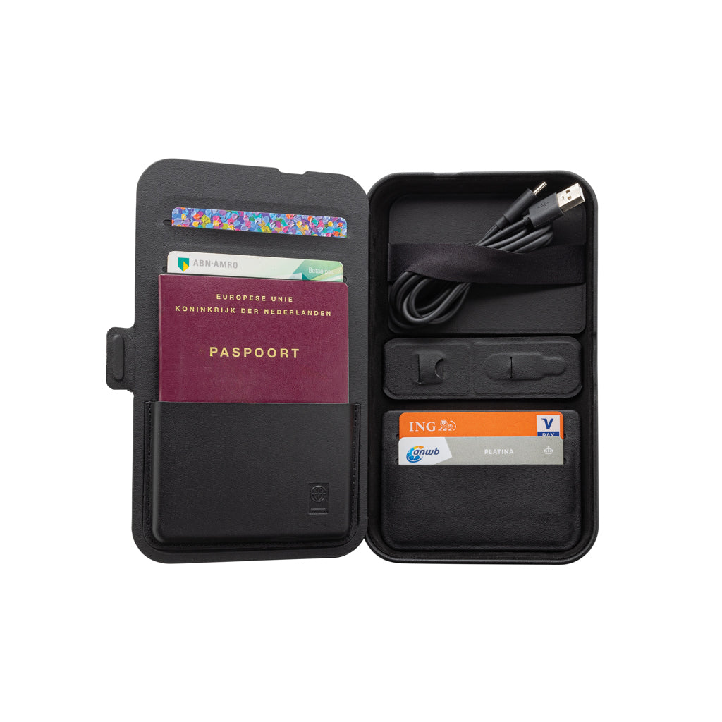 Swiss Peak RCS recycled travel case with 3 in 1 charger - Black