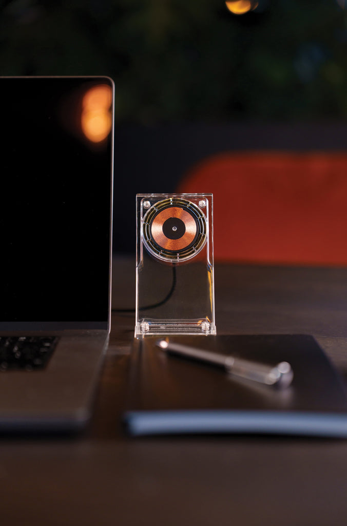 Magcharge 15W magnetic wireless charging stand - Transparent