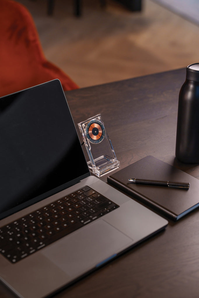 Magcharge 15W magnetic wireless charging stand - Transparent