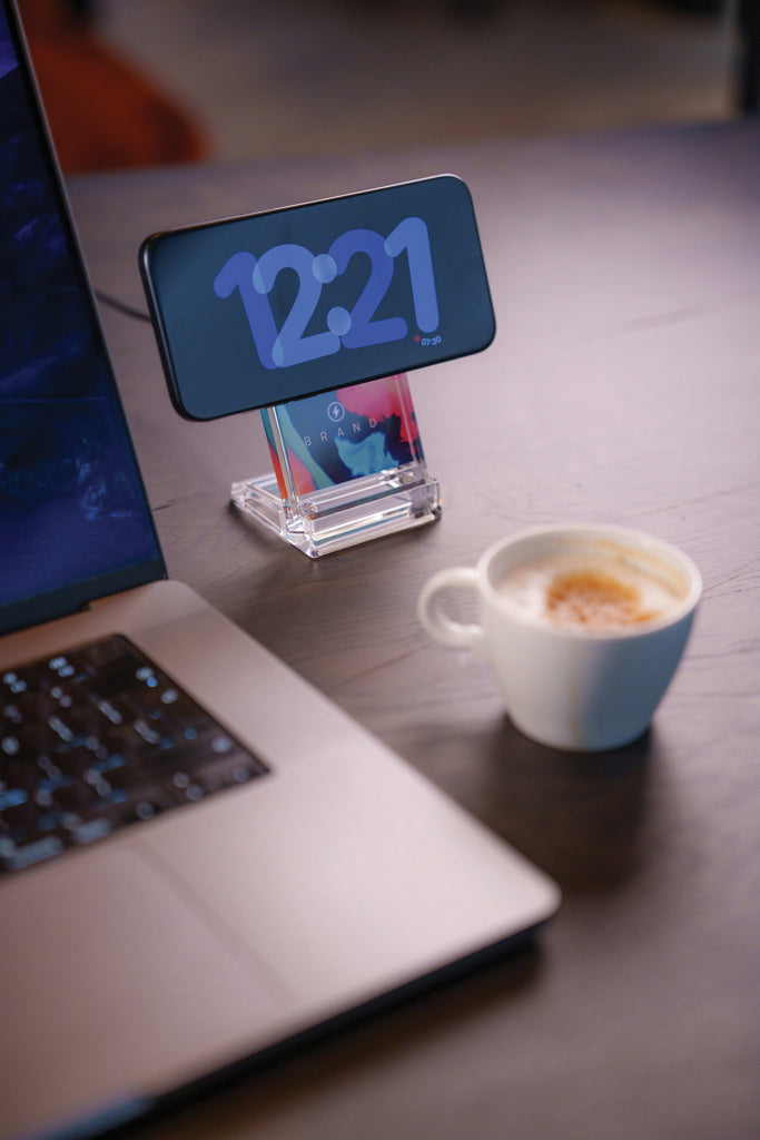 Magcharge 15W magnetic wireless charging stand - Transparent