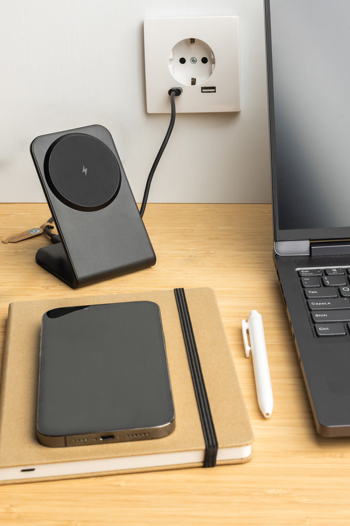 VoltPerch RCS recycled plastic 15W magnetic wireless charger - Black