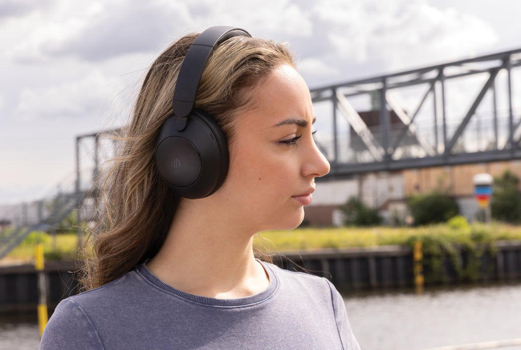 Urban Vitamin Cupertino RCS rplastic ANC headphone - Black