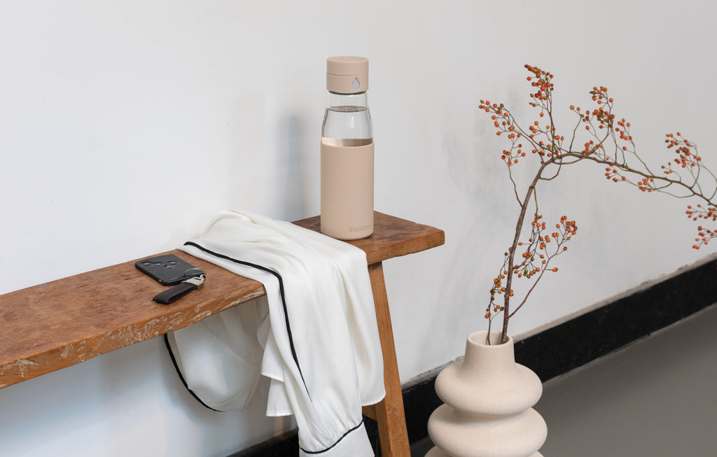 Ukiyo glass hydration tracking bottle with sleeve - Brown