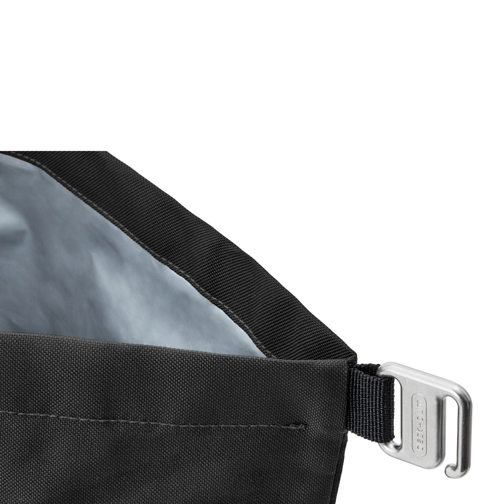 Black+Blum 6.7L insulated Lunch/Cooler Bag - Black