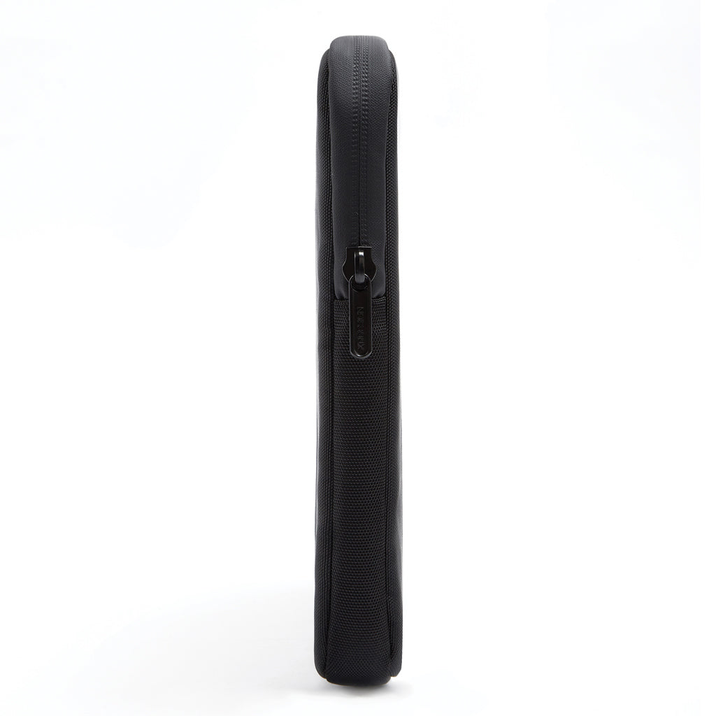XD Design 16' Laptop Sleeve - Black