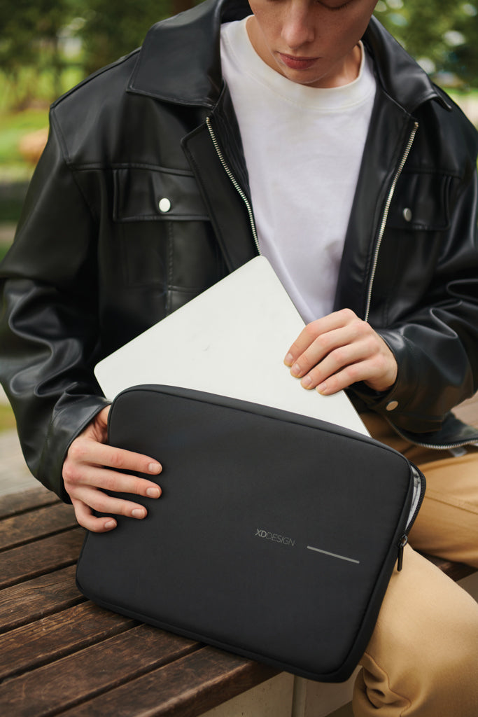 XD Design 16' Laptop Sleeve - Black