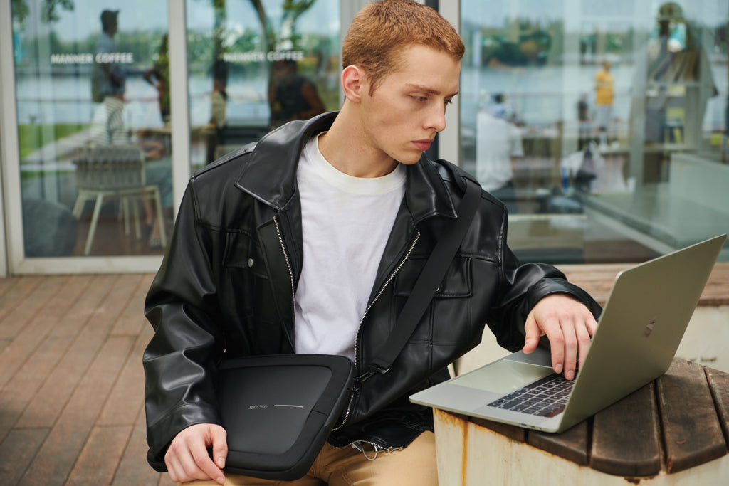 XD Design 14' Laptop Bag - Black