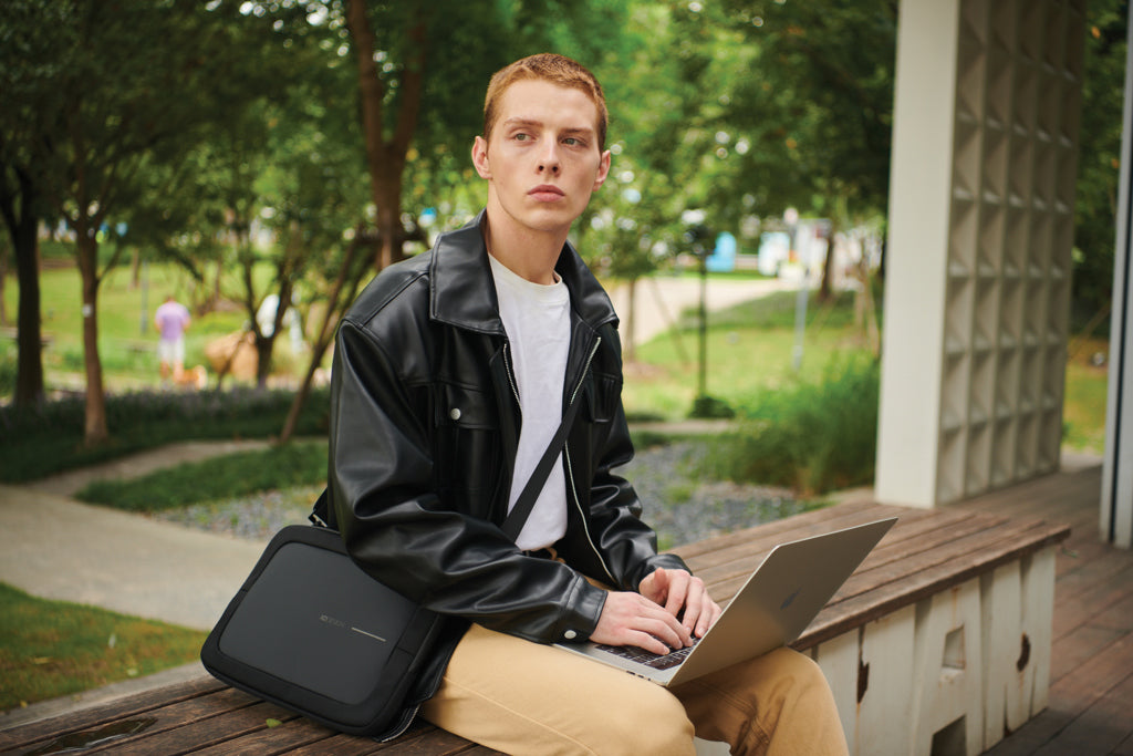 XD Design 14' Laptop Bag - Black