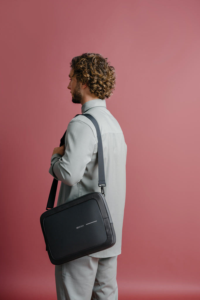 XD Design 14' Laptop Bag - Black
