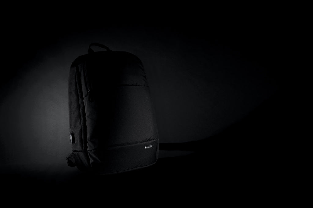 Swiss Peak AWARE™ modern 15.6' laptop backpack - Black