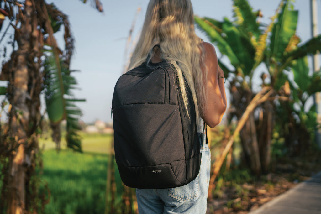 Swiss Peak AWARE™ modern 15.6' laptop backpack - Black