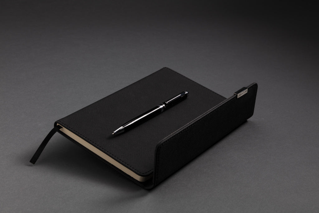 Swiss Peak deluxe A5 notebook and pen set - Black