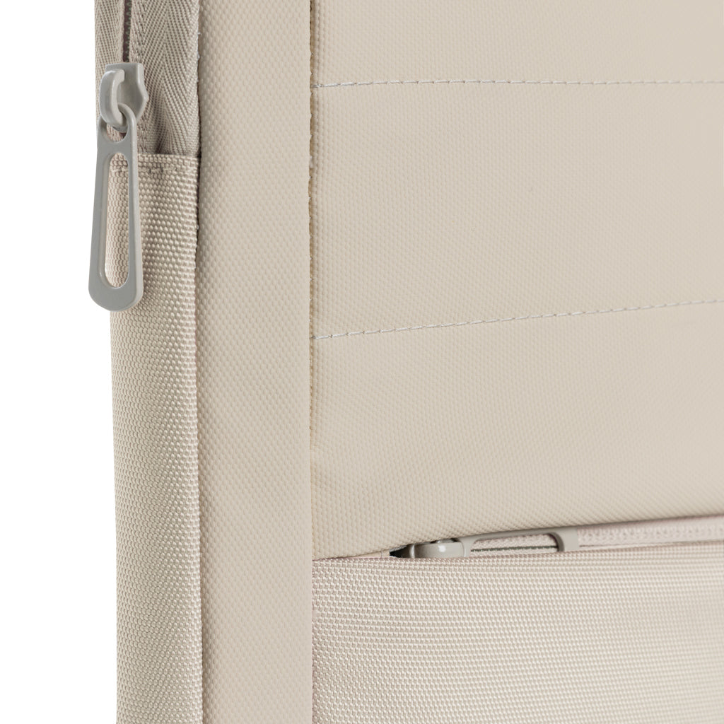 Armond AWARE™ RPET 15.6 inch laptop sleeve - Beige