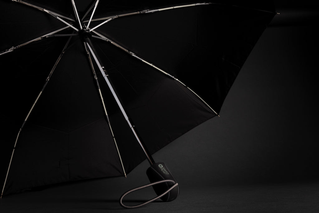 Swiss Peak AWARE™ Traveller 21” automatic umbrella - Black