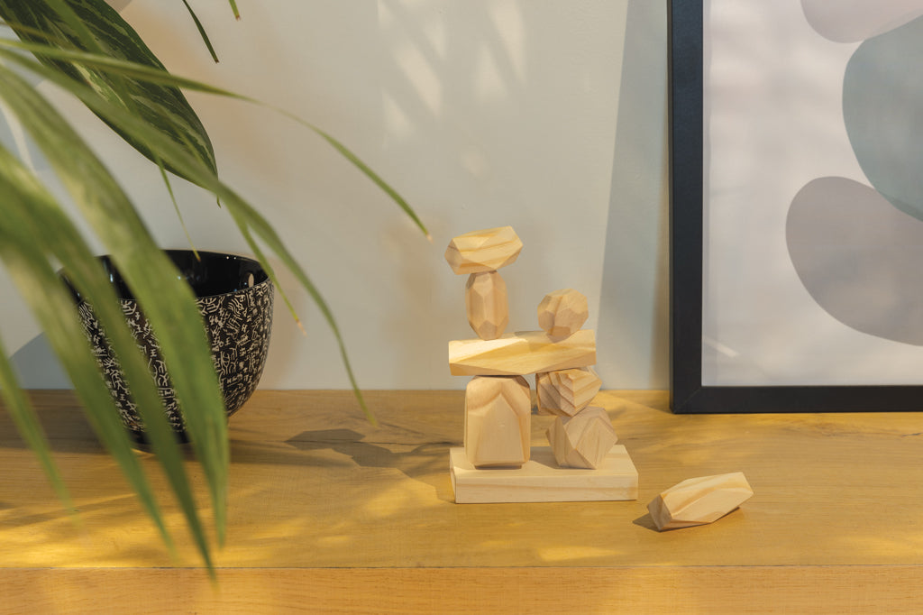 Ukiyo Crios wooden balancing rocks in pouch - Brown