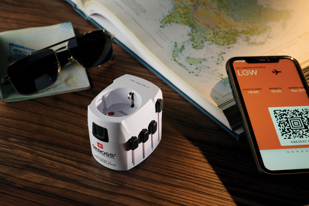 SKROSS Pro 3-Pole World Travel Adapter - White