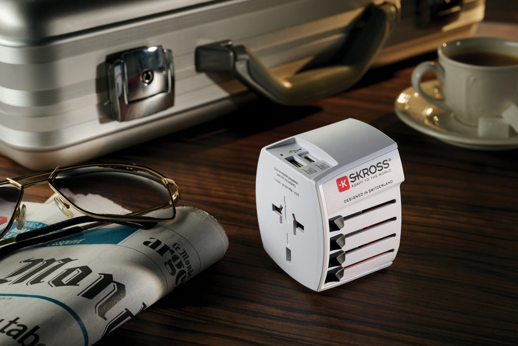 SKROSS World Travel Adapter MUV 2-pole with USB A and C - White