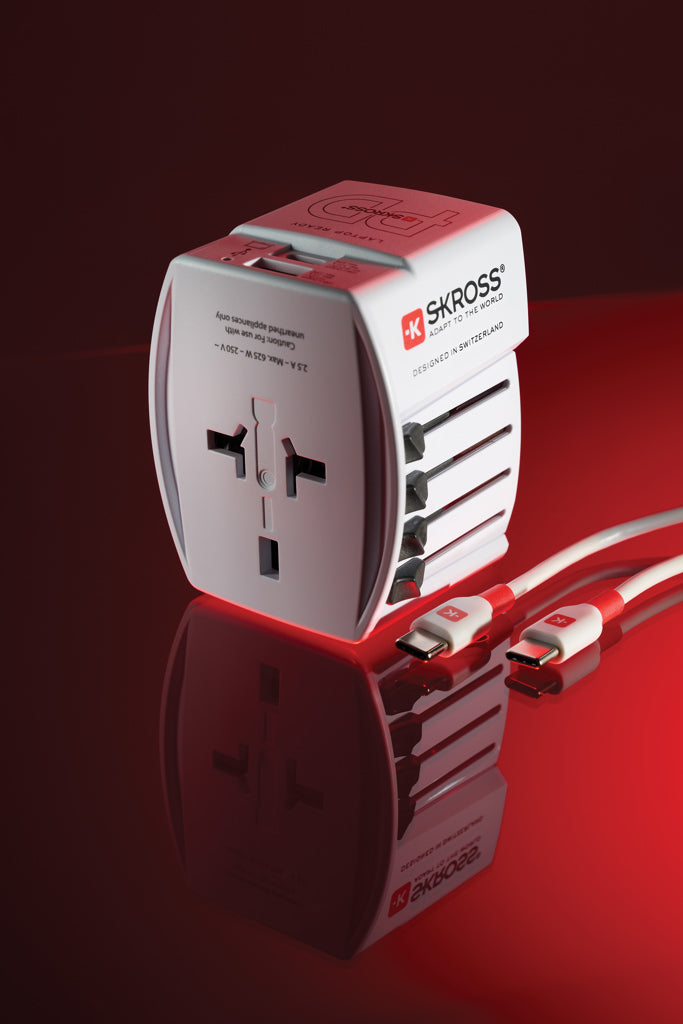 SKROSS World Travel Adapter MUV 65W PD with USB C Cable - White