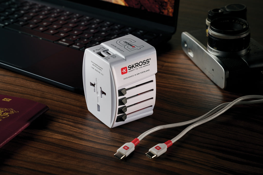 SKROSS World Travel Adapter MUV 65W PD with USB C Cable - White