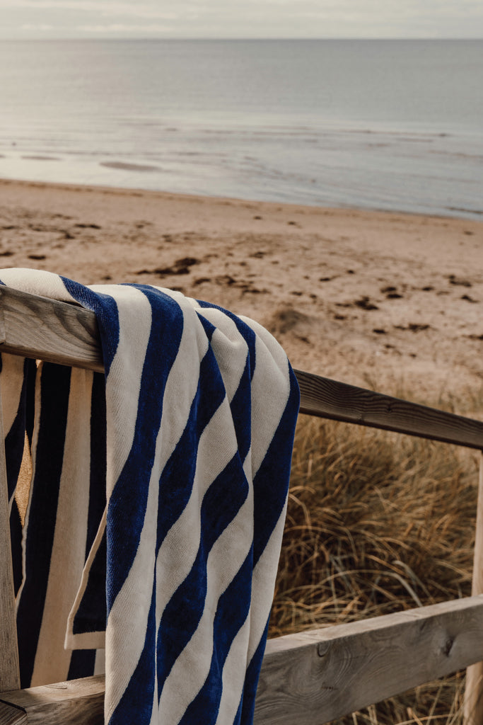 VINGA Lagoa GRS beach towel - Navy