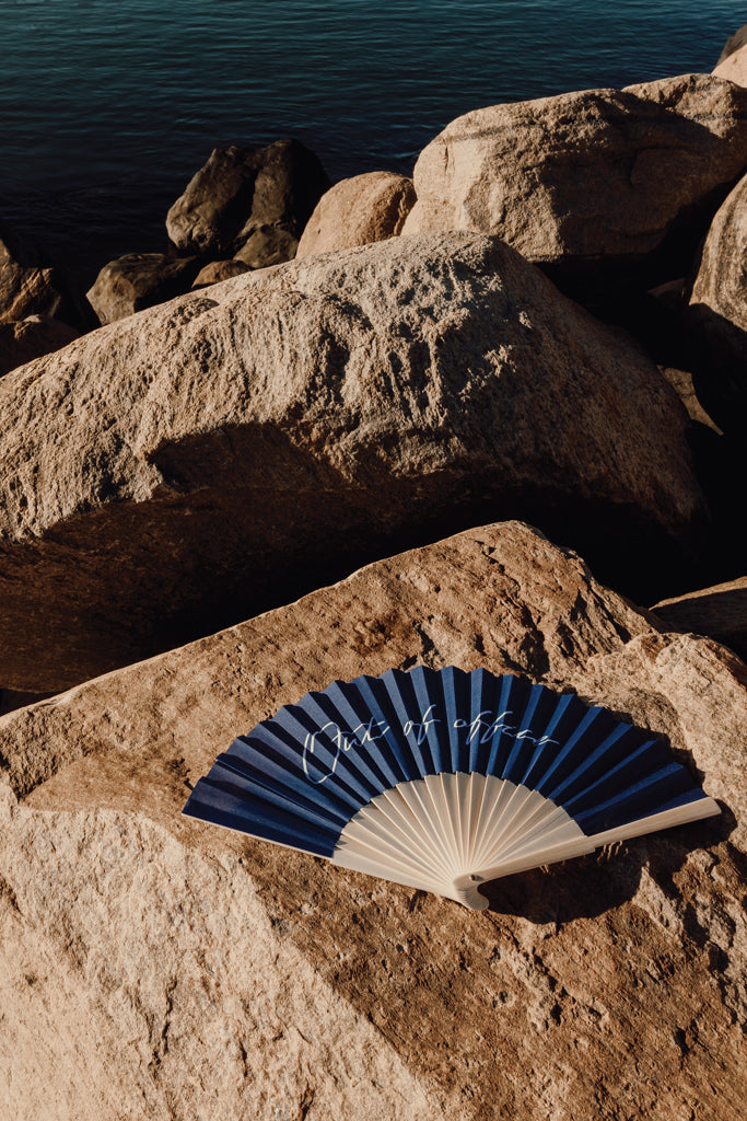 VINGA Out of office hand fan - Navy