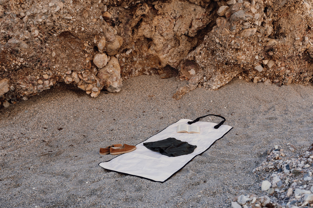 VINGA Volonne AWARE™ recycled canvas beach mat - Off White