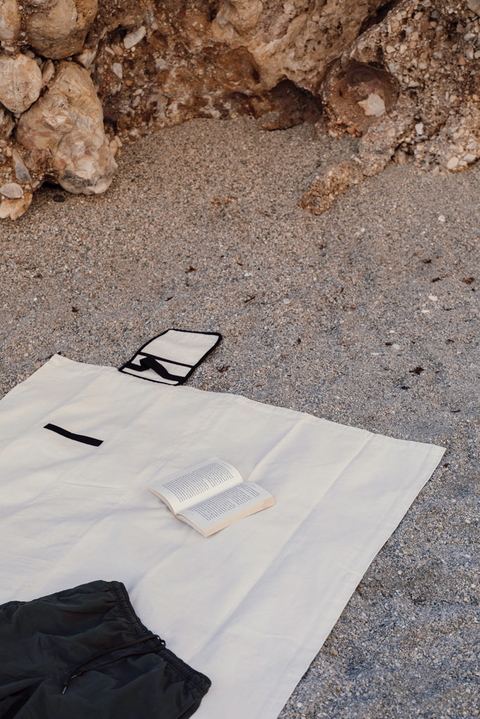 VINGA Volonne AWARE™ recycled canvas picnic blanket - Off White