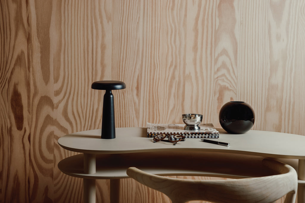 VINGA Avery RCS table lamp - Black