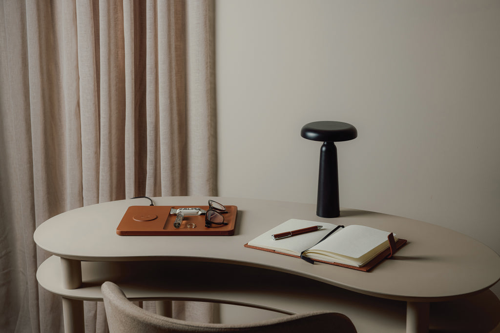 VINGA Avery RCS table lamp - Black