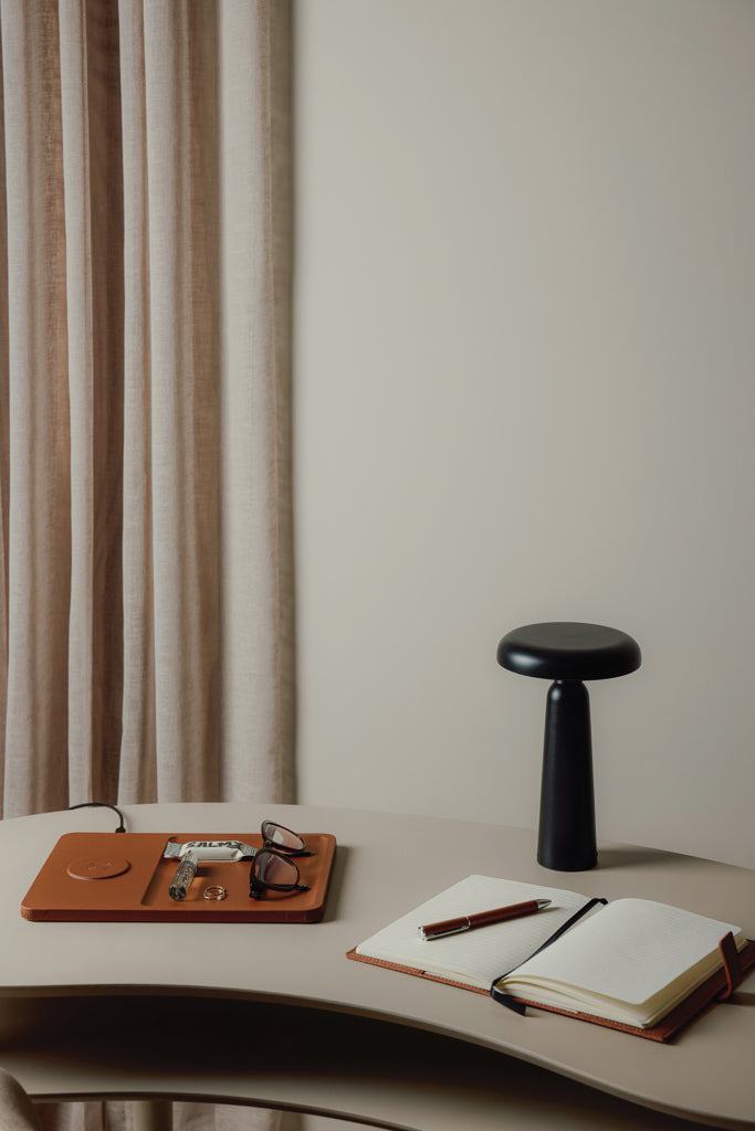 VINGA Avery RCS table lamp - Black
