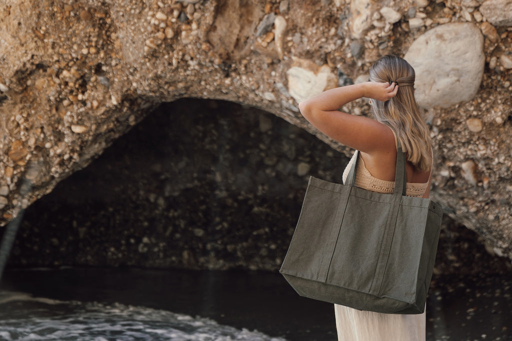 VINGA Hilo AWARE™ recycled canvas maxi tote bag - Green