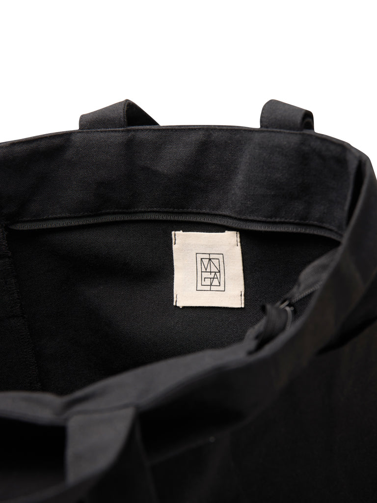 VINGA Hilo AWARE™ recycled canvas zip tote - Black